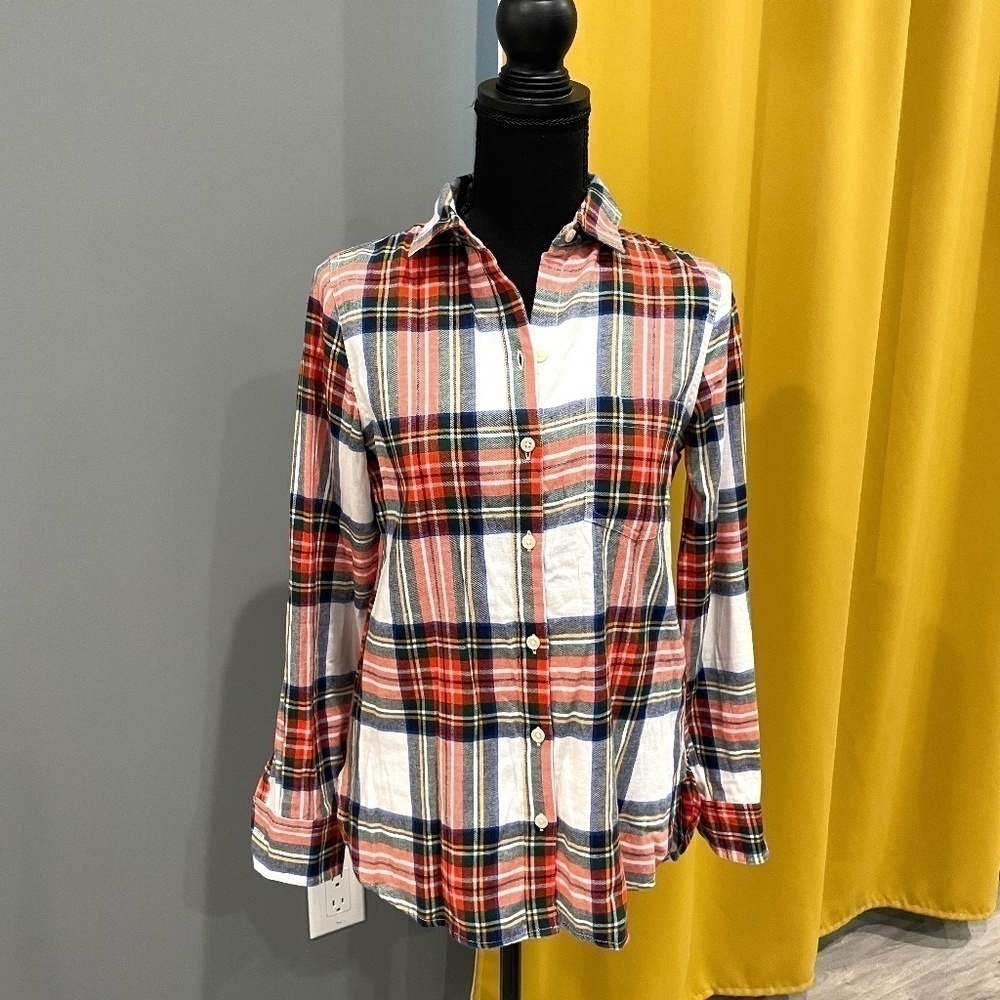 Old Navy Classic Plaid Button Up Women's Shirt
